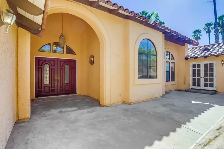 2448 Flametree Road, Vista, California 92084