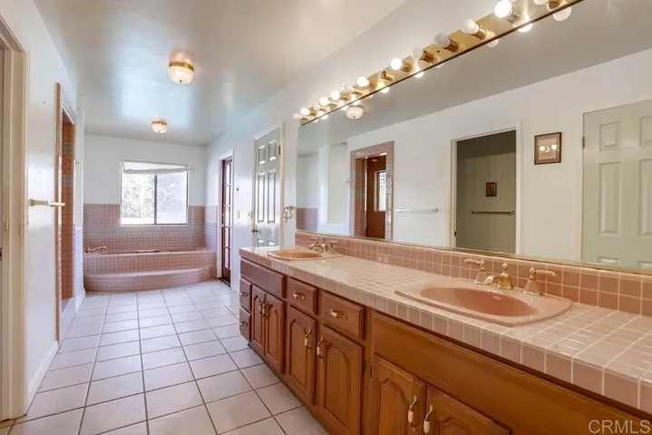 2448 Flametree Road, Vista, California 92084