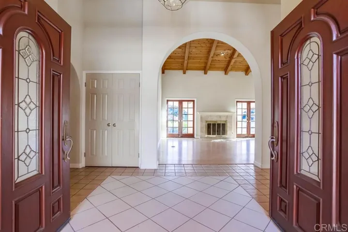 2448 Flametree Road, Vista, California 92084