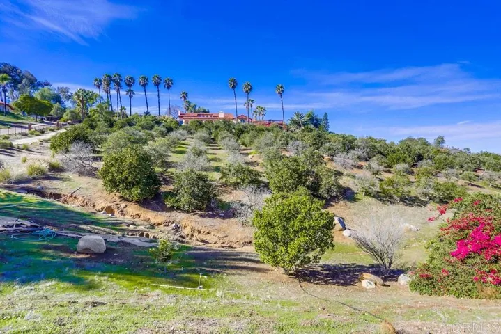 2448 Flametree Road, Vista, California 92084