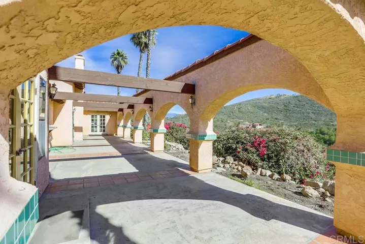 2448 Flametree Road, Vista, California 92084