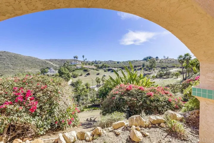 2448 Flametree Road, Vista, California 92084