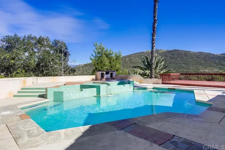 2448 Flametree Road, Vista, California 92084