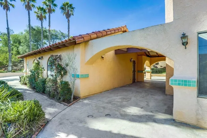 2448 Flametree Road, Vista, California 92084