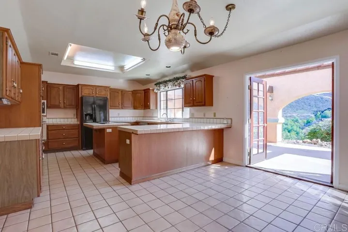 2448 Flametree Road, Vista, California 92084