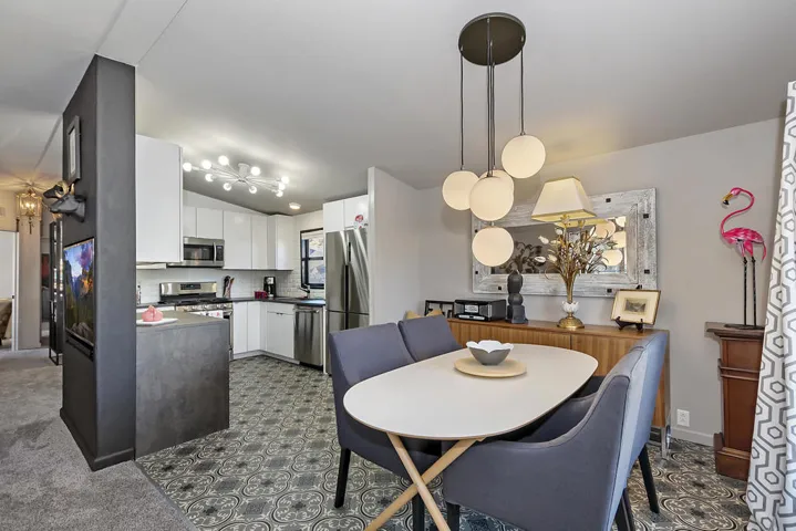 196 Mercury 009_Dining & Kitchen 03-01-2