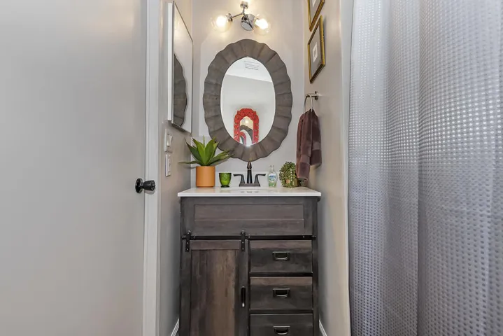 196 Mercury #019_Bathroom 03-01-21