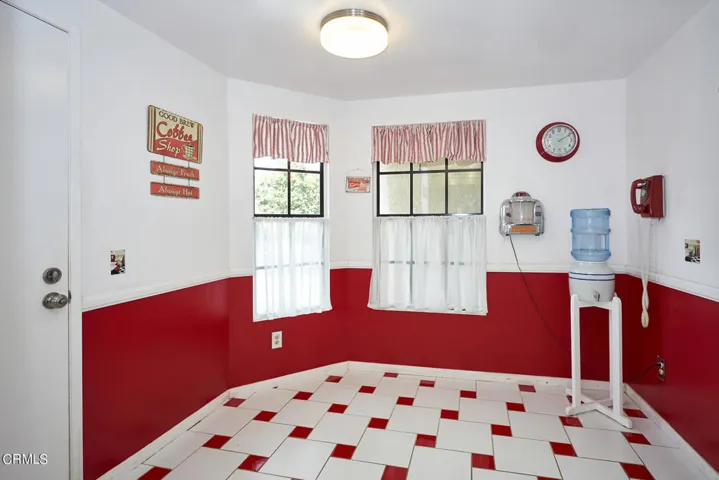 Eat-in kitchen nook