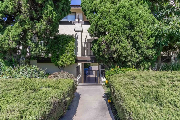 Welcome to 2101 Vanderbilt Lane in Redondo Beach!