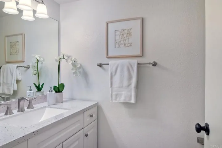 2743 Via Tulipan, Carlsbad, California 92010