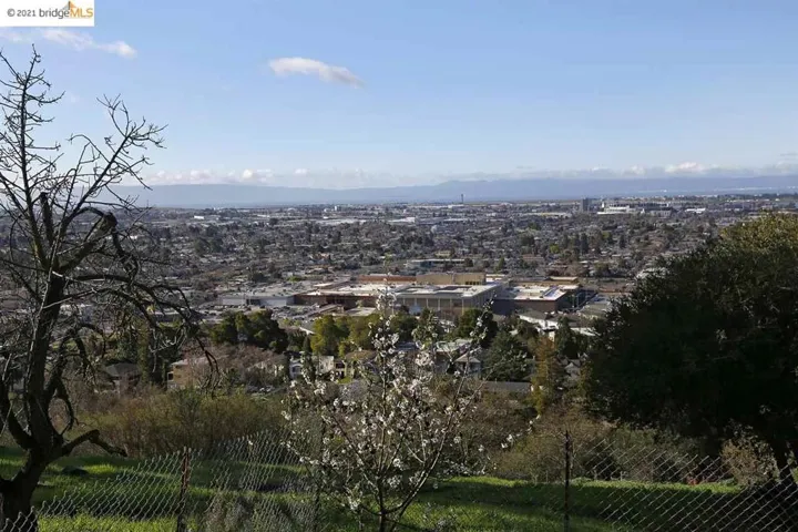 6869 Simson St, Oakland, California 94605