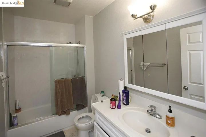6869 Simson St, Oakland, California 94605