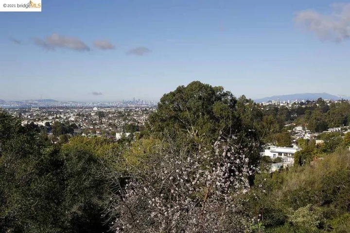 6869 Simson St, Oakland, California 94605