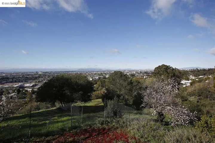 6869 Simson St, Oakland, California 94605