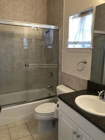 Bedroom 2 En Suite Bathroom