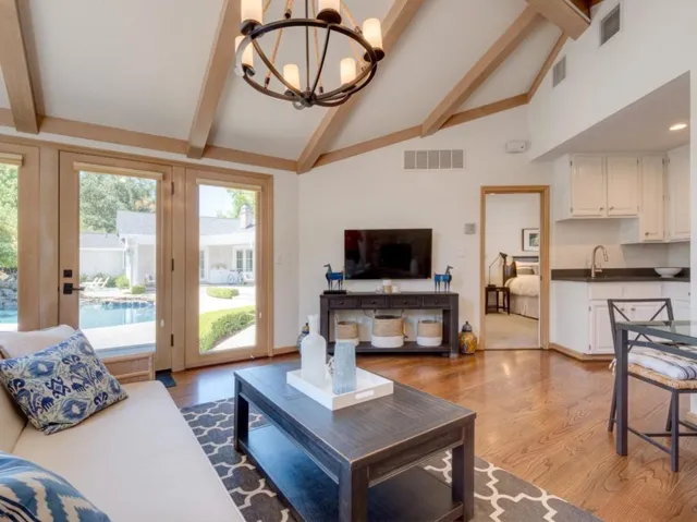 8 Robert South Drive, Menlo Park, California 94025