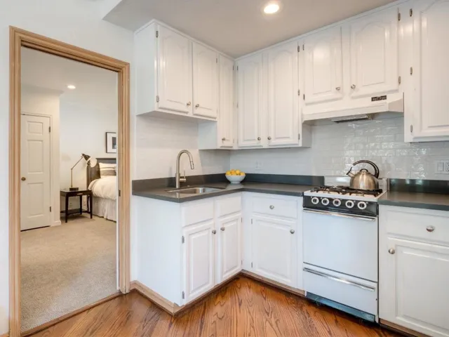 8 Robert South Drive, Menlo Park, California 94025