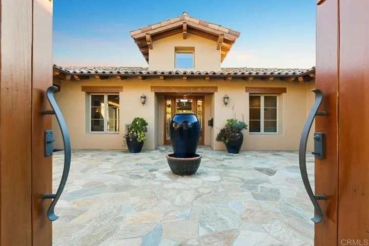 17274 Via Recanto, Rancho Santa Fe, California 92067
