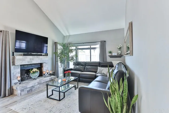 9568 Hiker Hill Road, San Diego, California 92129