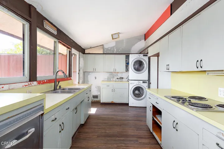 700 Edgeview Dr 011-mls