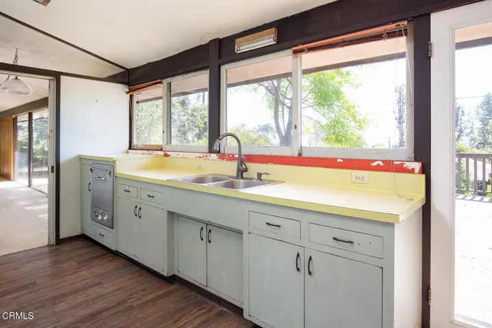 700 Edgeview Dr 012-mls