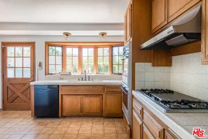 367 N Grenola Street, Pacific Palisades, California 90272