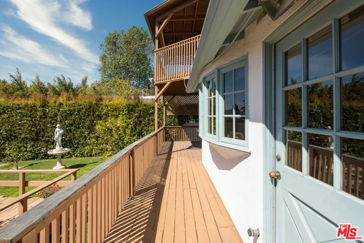 367 N Grenola Street, Pacific Palisades, California 90272