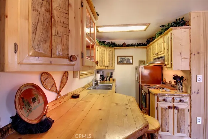 640 Pine Lane, Sugarloaf, California 92386