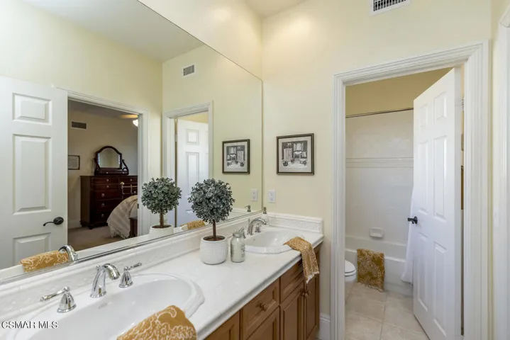 14159 Oneida Ct Moorpark CA-large-023-00