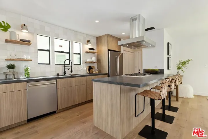 Brand new gourmet kitchen wi center island breakfast bar