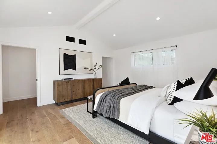 Master bedroom suite wi vaulted ceilings & his & hers walk-in closets
