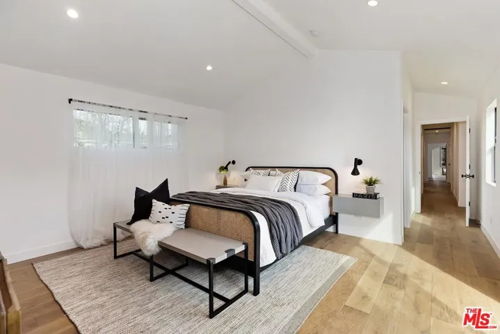 Master bedroom - reverse angle
