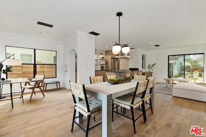 Open floorplan - dining area - office - kitchen - family room