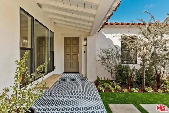 Inviting custom tile leads to e formal entry
