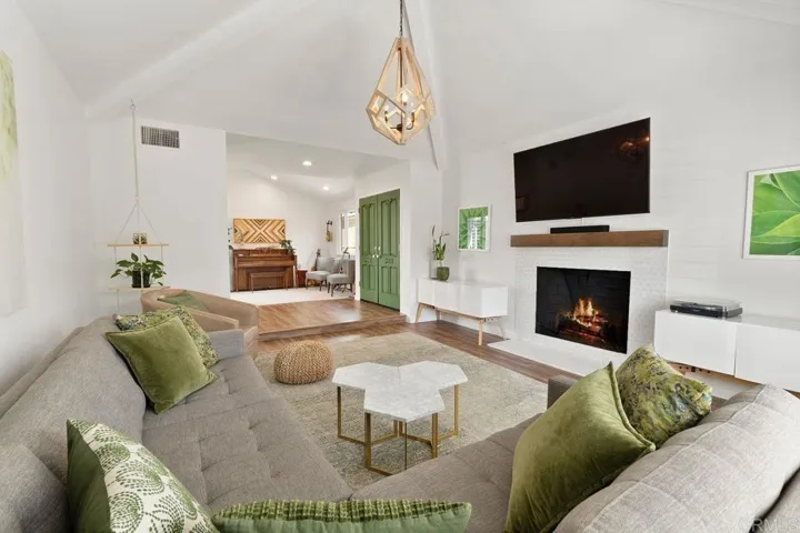 1736 Hill Top Lane, Encinitas, California 92024