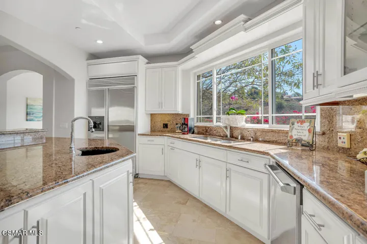 8404 Waters Rd-31