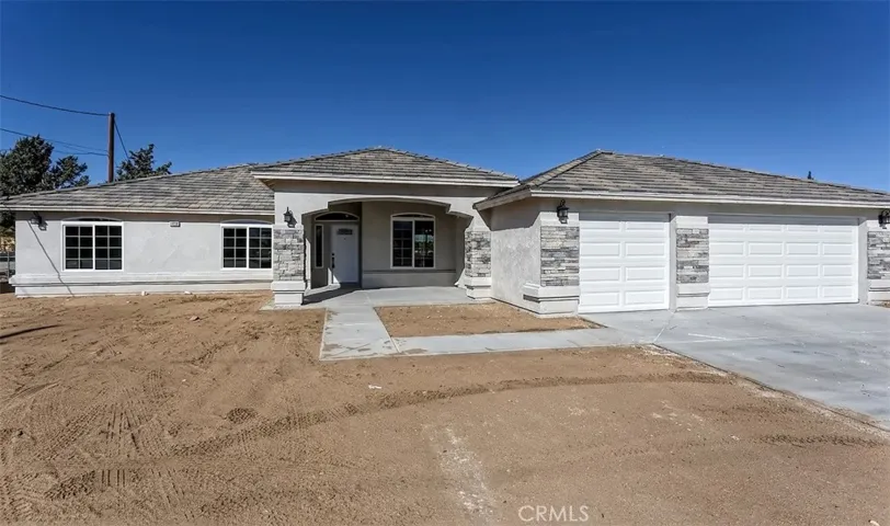 7650 Arrowhead Lake Outer Hwy W, Hesperia, California 92345