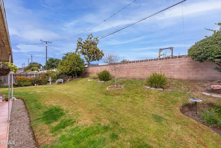 563 Center Ln Santa Paula-21