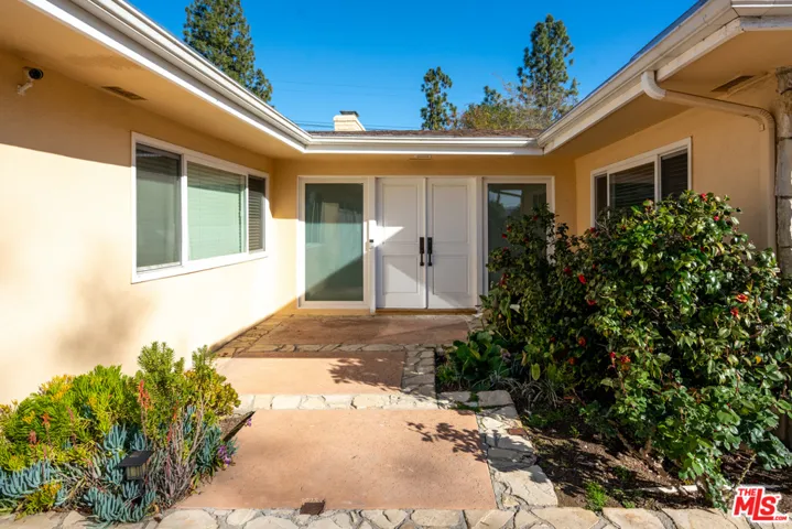 6200 Capistrano Avenue, Woodland Hills, California 91367