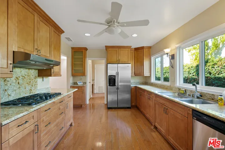 6200 Capistrano Avenue, Woodland Hills, California 91367