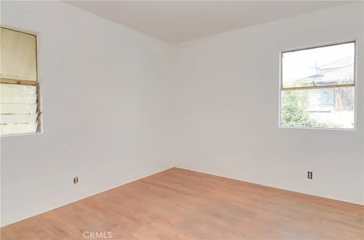 2 windows in each bedroom!