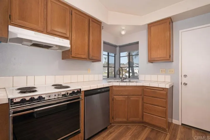 2242 Cottage Way, Vista, California 92081