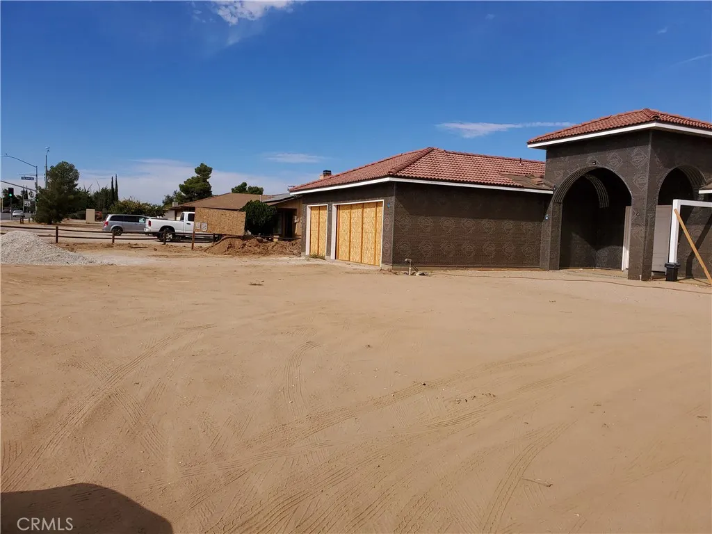 14748 La Mesa Road, Victorville, California 92392 home-pic-1