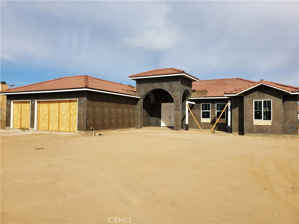 14748 La Mesa Road, Victorville, California 92392 home-pic-5