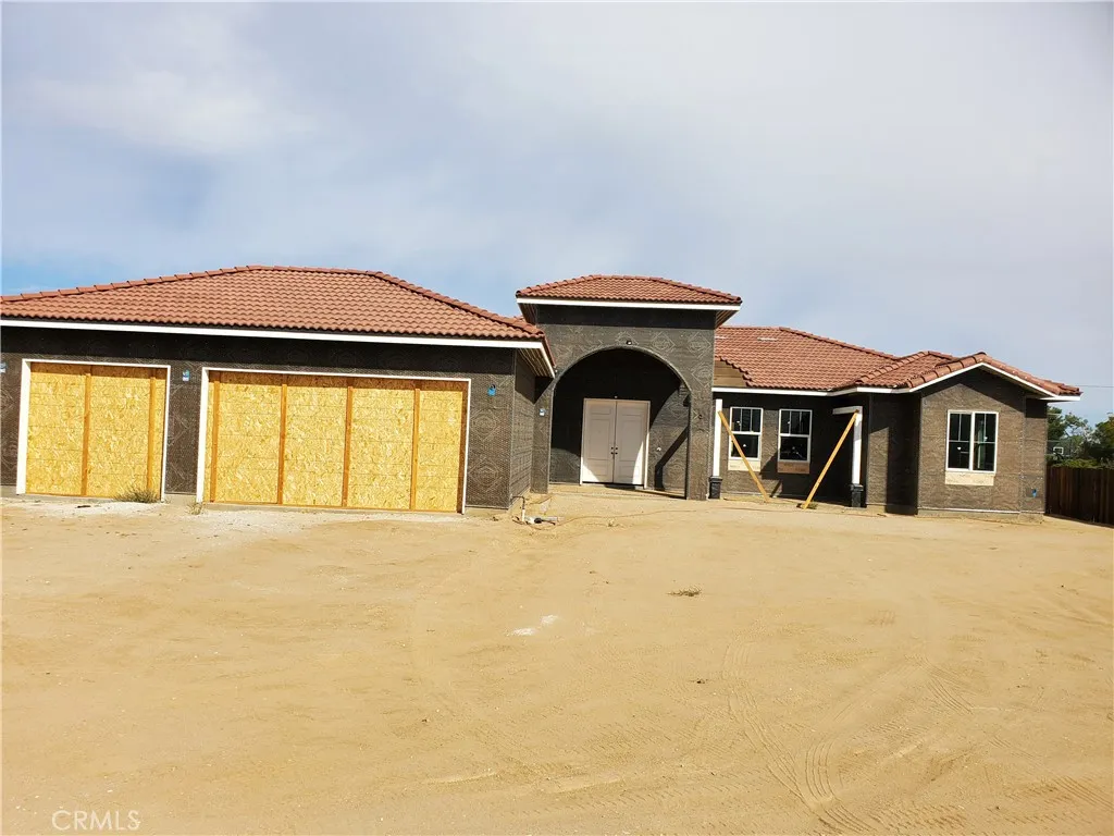 14748 La Mesa Road, Victorville, California 92392 home-pic-0