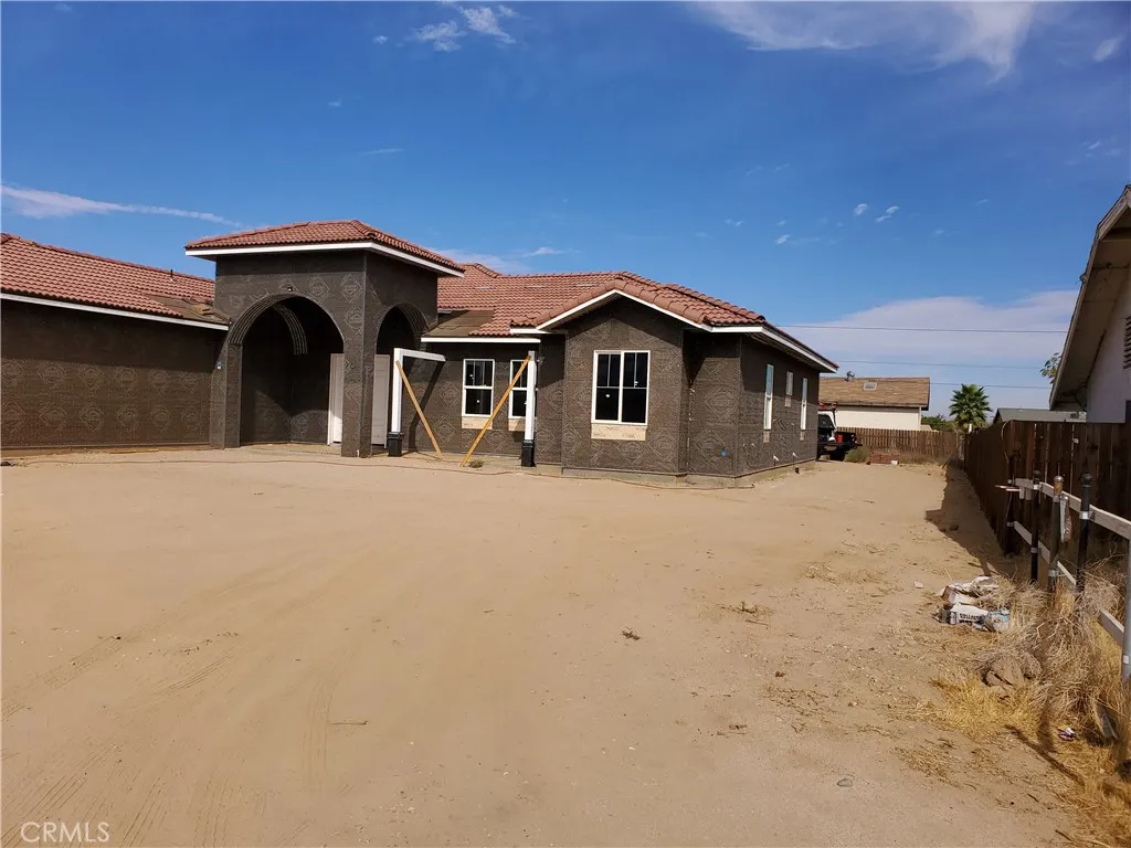 14748 La Mesa Road, Victorville, California 92392 home-pic-2