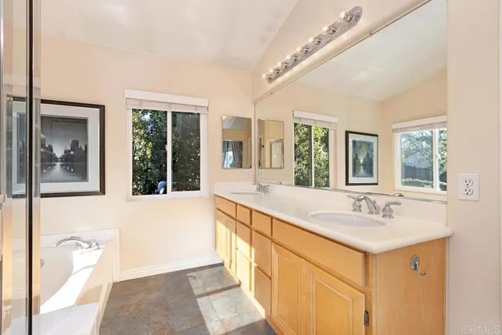 6837 Camino De Amigos, Carlsbad, California 92009