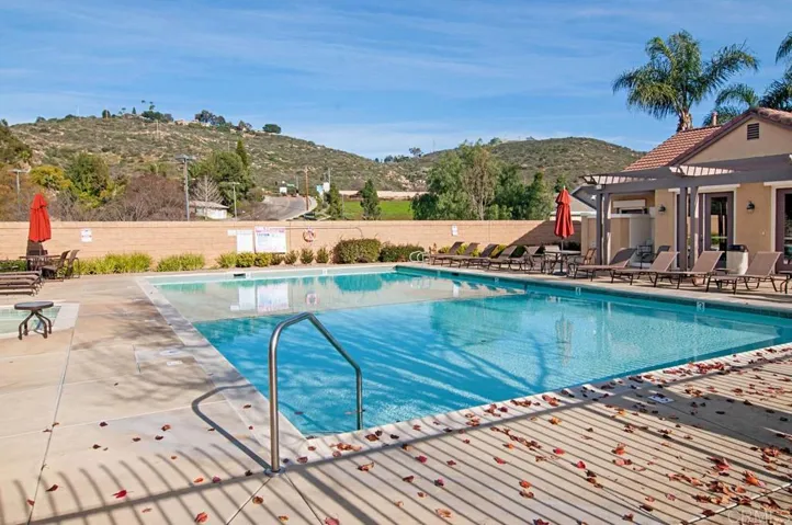6837 Camino De Amigos, Carlsbad, California 92009
