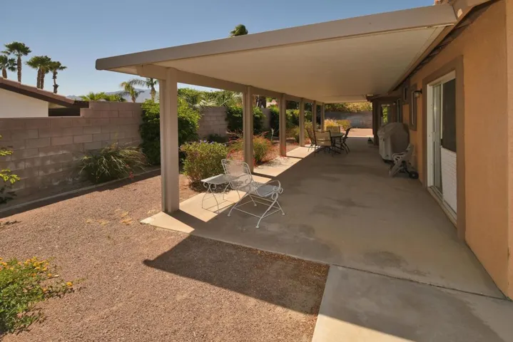 2241 Yard & Patio Detail