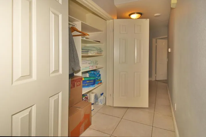 2185 Large Hall Closet